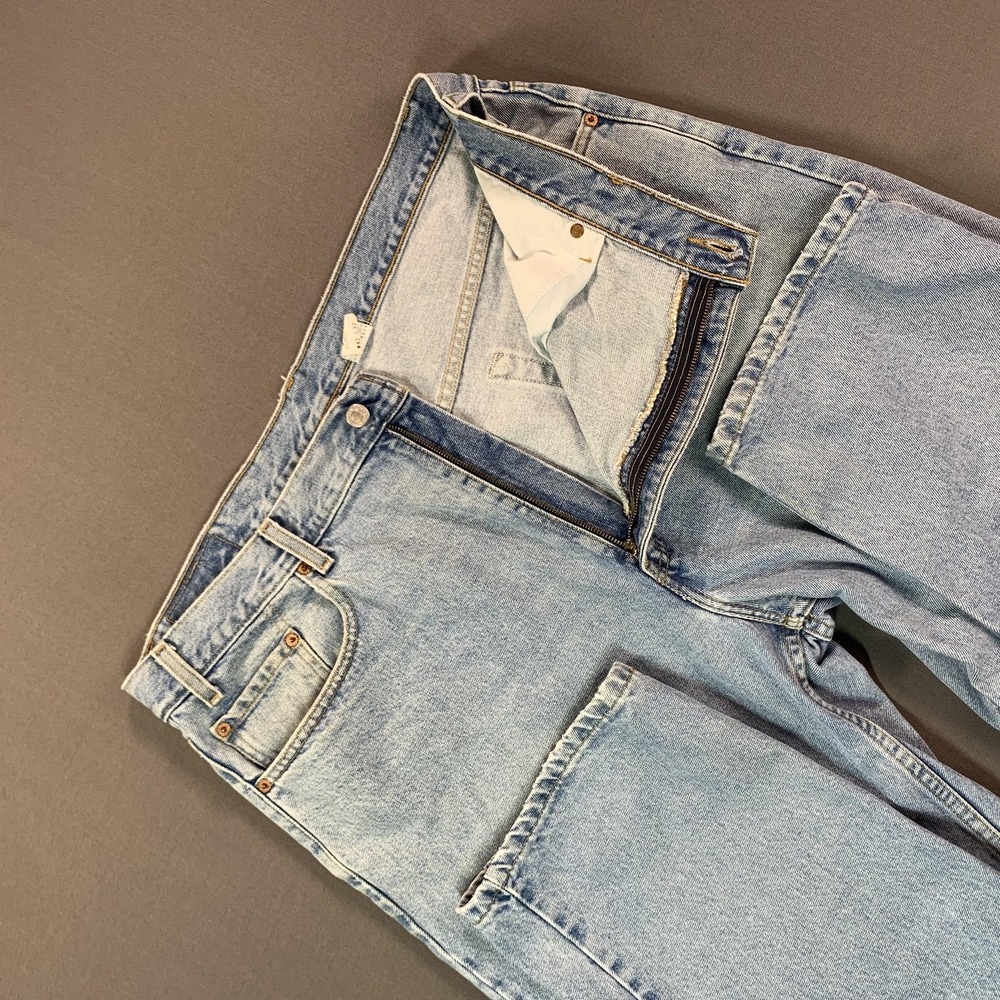Levis 550 Jeans Mens 42x32 Blue Denim Relaxed Tapered Leg Light Wash (41x32 Fit)